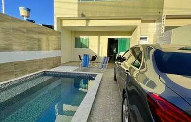 Imagem: A casa possui 4 Dormitórios, 5 Banheiros, 1 Vaga na garagem