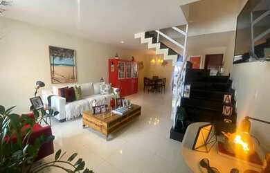 Imagem: A casa possui 3 Dormitórios, 2 Banheiros, 1 Vaga na garagem