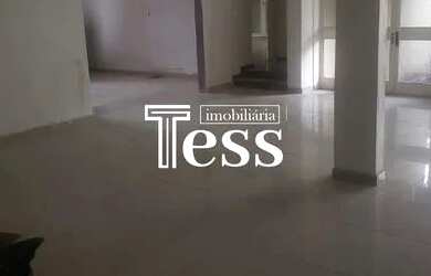 Imagem: O depósito possui 4 Vagas na garagem, 550m² de Área e está