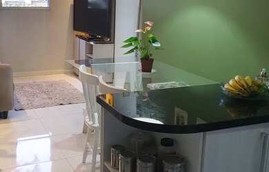 Imagem: O apartamento possui 2 Dormitórios, 1 Banheiro, 1 Vaga na garagem