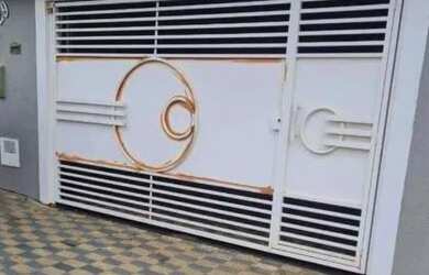 Imagem: A casa à venda possui 3 Dormitórios, 2 Banheiros, 2 Vagas