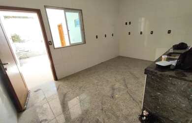 Imagem: A casa possui 4 Dormitórios, 5 Banheiros, 2 Vagas na garagem