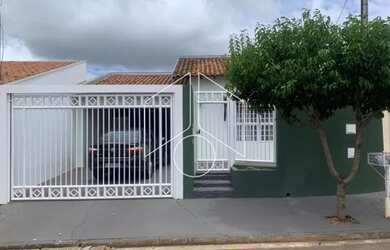 Imagem: A casa possui 3 Dormitórios, 2 Banheiros, 2 Vagas na garagem