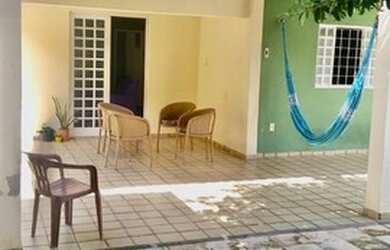 Imagem: A casa possui 4 Dormitórios, 4 Banheiros, 2 Vagas na garagem