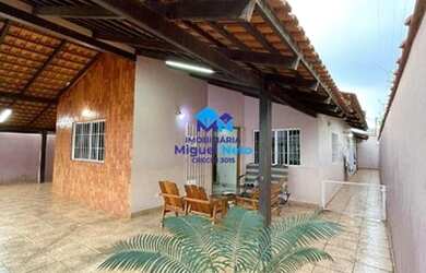 Imagem: A casa possui 3 Dormitórios, 2 Banheiros, 3 Vagas na garagem