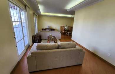 Imagem: A casa possui 3 Dormitórios, 4 Banheiros, 205m² de Área e