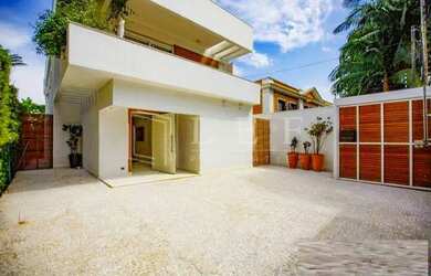 Imagem: A casa possui 3 Dormitórios, 5 Banheiros e 300m² de Área