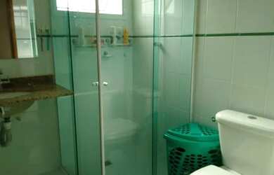 Imagem: A casa possui 3 Dormitórios, 2 Banheiros, 2 Vagas na garagem