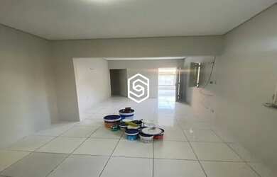 Imagem: A casa possui 2 Dormitórios, 2 Banheiros, 2 Vagas na garagem