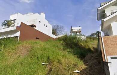 Imagem: O terreno possui 360m² de Área e está localizado em Pedra