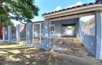 Imagem: A casa possui 2 Dormitórios, 1 Banheiro, 4 Vagas na garagem