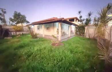 Imagem: A casa possui 5 Dormitórios, 5 Banheiros, 4 Vagas na garagem