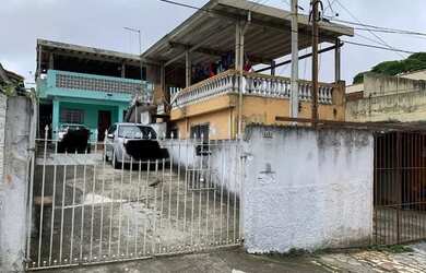 Imagem: A casa possui 2 Dormitórios, 2 Banheiros, 4 Vagas na garagem