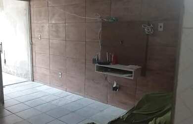 Imagem: A casa possui 3 Dormitórios, 2 Banheiros, 1 Vaga na garagem