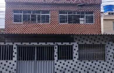 Imagem: A casa possui 3 Dormitórios, 2 Banheiros, 1 Vaga na garagem