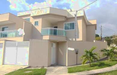 Imagem: A casa possui 3 Dormitórios, 3 Banheiros, 1 Vaga na garagem