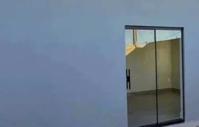 Imagem: A casa possui 2 Dormitórios, 1 Banheiro, 1 Vaga na garagem