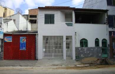 Imagem: A casa possui 2 Dormitórios, 2 Banheiros, 1 Vaga na garagem