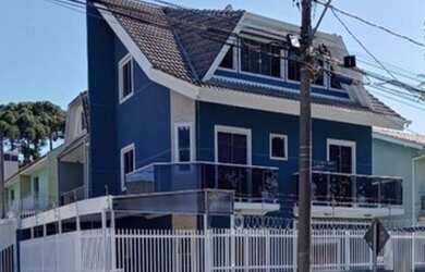 Imagem: A casa possui 3 Dormitórios, 4 Banheiros, 2 Vagas na garagem