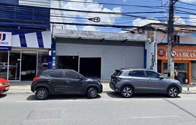 Imagem: O depósito possui 2 Vagas na garagem, 260m² de Área e está