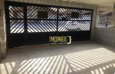 Imagem: A casa possui 3 Dormitórios, 3 Banheiros, 3 Vagas na garagem