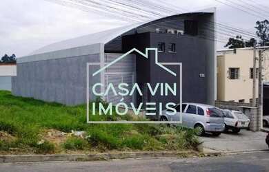 Imagem: O depósito possui 3 Vagas na garagem e 203m² de Área e está