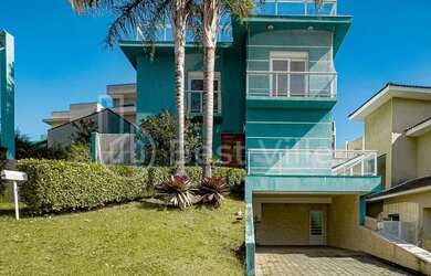 Imagem: A casa possui 3 Dormitórios, 4 Banheiros, 4 Vagas na garagem