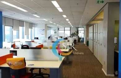 Imagem: O depósito possui 5 Vagas na garagem, 1.689m² de Área e