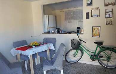 Imagem: A casa possui 3 Dormitórios, 2 Banheiros, 4 Vagas na garagem