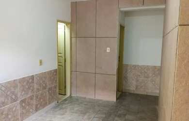 Imagem: A casa possui 2 Dormitórios e 1 Banheiro e está localizado