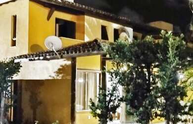 Imagem: A casa em condomínio para alugar possui 3 Dormitórios, 3 Banheiros