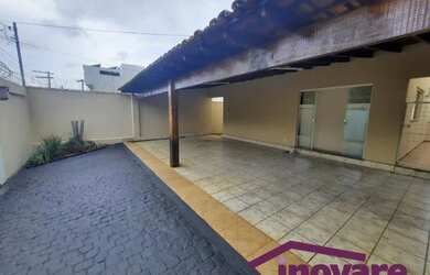 Imagem: A casa possui 2 Dormitórios, 2 Banheiros, 5 Vagas na garagem