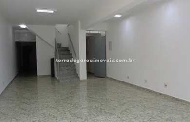 Imagem: O depósito possui 1 Vaga na garagem, 164m² de Área e está