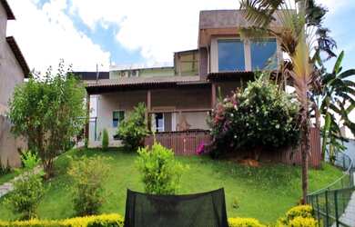 Imagem: A casa em condomínio possui 4 Dormitórios, 5 Banheiros, 2