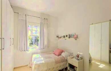 Imagem: A casa possui 4 Dormitórios, 3 Banheiros, 5 Vagas na garagem