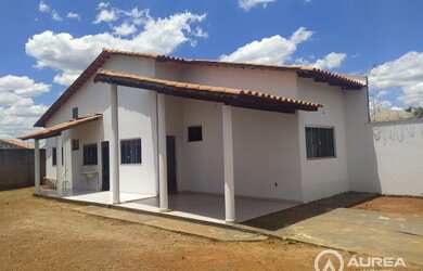 Imagem: A casa possui 2 Dormitórios, 2 Banheiros, 3 Vagas na garagem