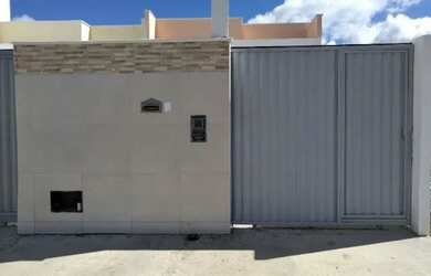 Imagem: A casa possui 2 Dormitórios, 2 Vagas na garagem e está localizado