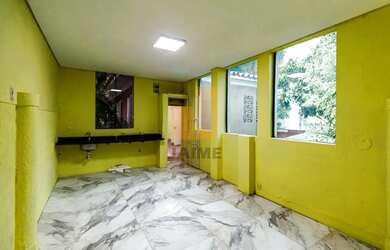 Imagem 9: Casa comercial assobradada com 7 salas e 4 vagas em área nobre e segura...