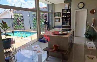 Imagem: A casa possui 3 Dormitórios, 5 Banheiros, 4 Vagas na garagem