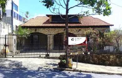 Imagem: A casa possui 5 Dormitórios, 4 Banheiros, 3 Vagas na garagem