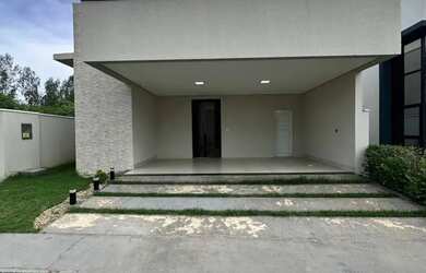 Imagem: A casa possui 3 Dormitórios, 5 Banheiros, 2 Vagas na garagem