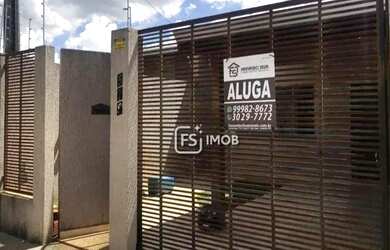 Imagem: A casa possui 3 Dormitórios, 2 Banheiros, 1 Vaga na garagem