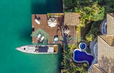 Imagem: A casa em condomínio possui 5 Dormitórios, 4 Banheiros, 5