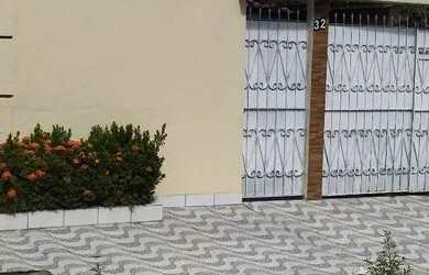 Imagem: A casa possui 2 Dormitórios, 1 Banheiro, 3 Vagas na garagem