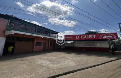 Imagem: A casa possui 3 Dormitórios, 3 Banheiros, 4 Vagas na garagem