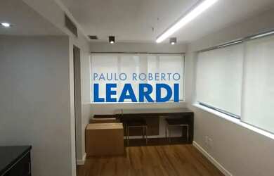 Imagem: O depósito possui 1 Vaga na garagem, 45m² de Área e está