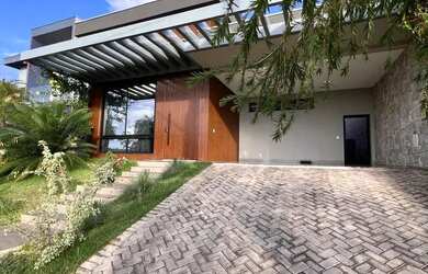 Imagem: A casa em condomínio possui 3 Dormitórios, 3 Banheiros, 2