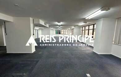 Imagem: O depósito possui 360m² de Área e está localizado em Centro