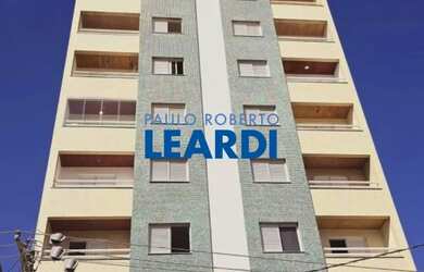 Imagem: O apartamento possui 3 Dormitórios, 1 Banheiro, 1 Vaga na garagem