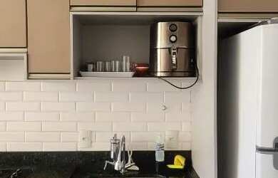 Imagem: O apartamento possui 2 Dormitórios, 1 Banheiro, 1 Vaga na garagem